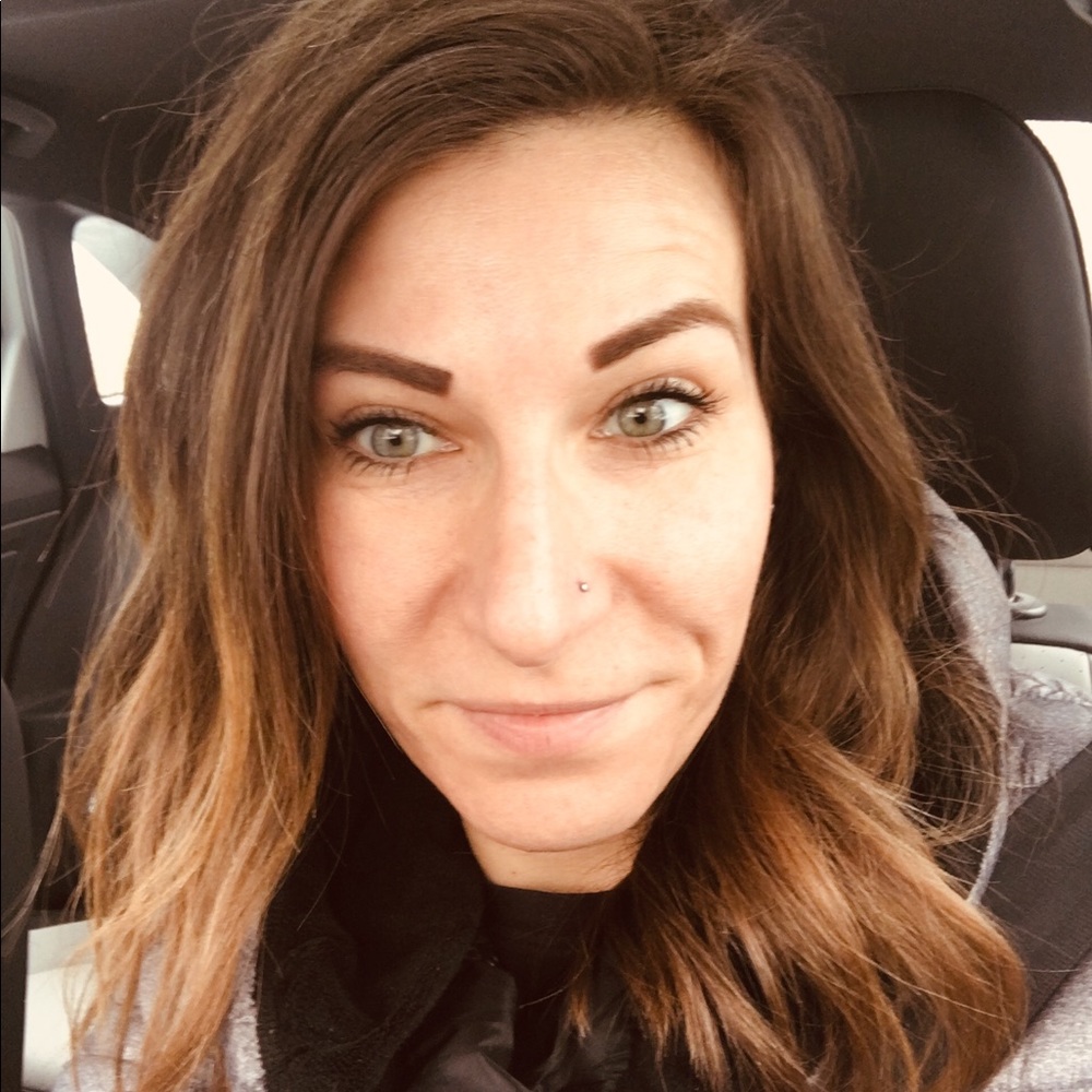 Meet your Posher, Holly